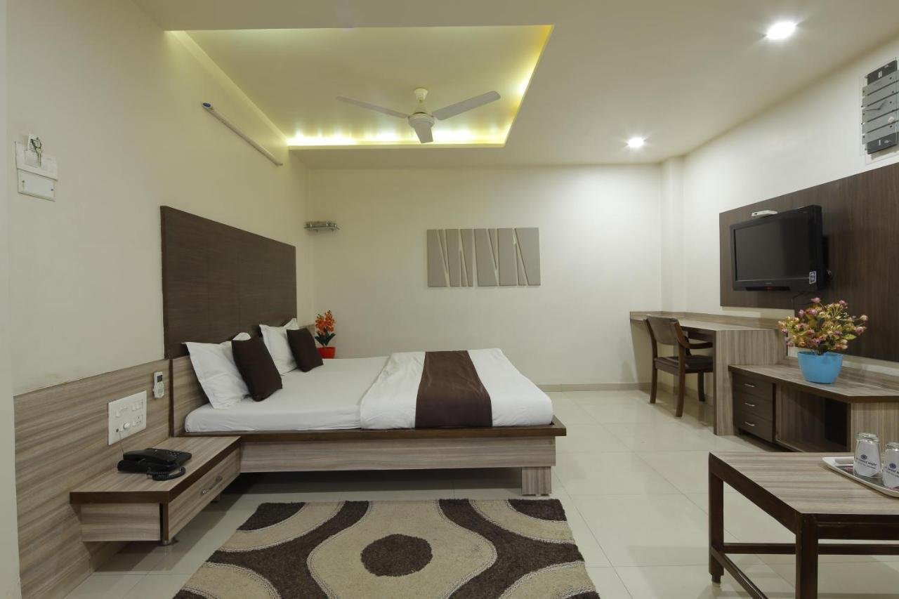 Hotel Good Night Αχμπανταμπάντ Εξωτερικό φωτογραφία