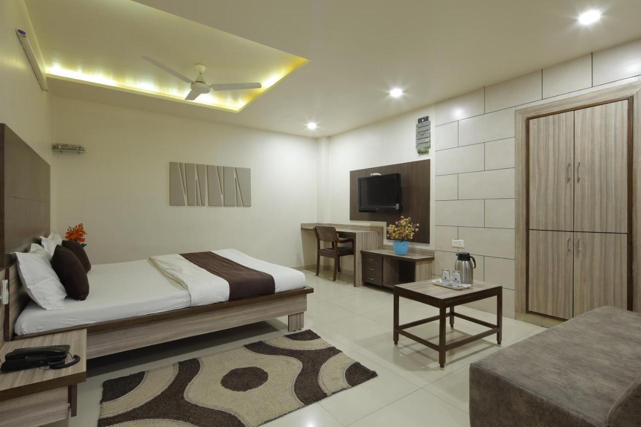 Hotel Good Night Αχμπανταμπάντ Εξωτερικό φωτογραφία