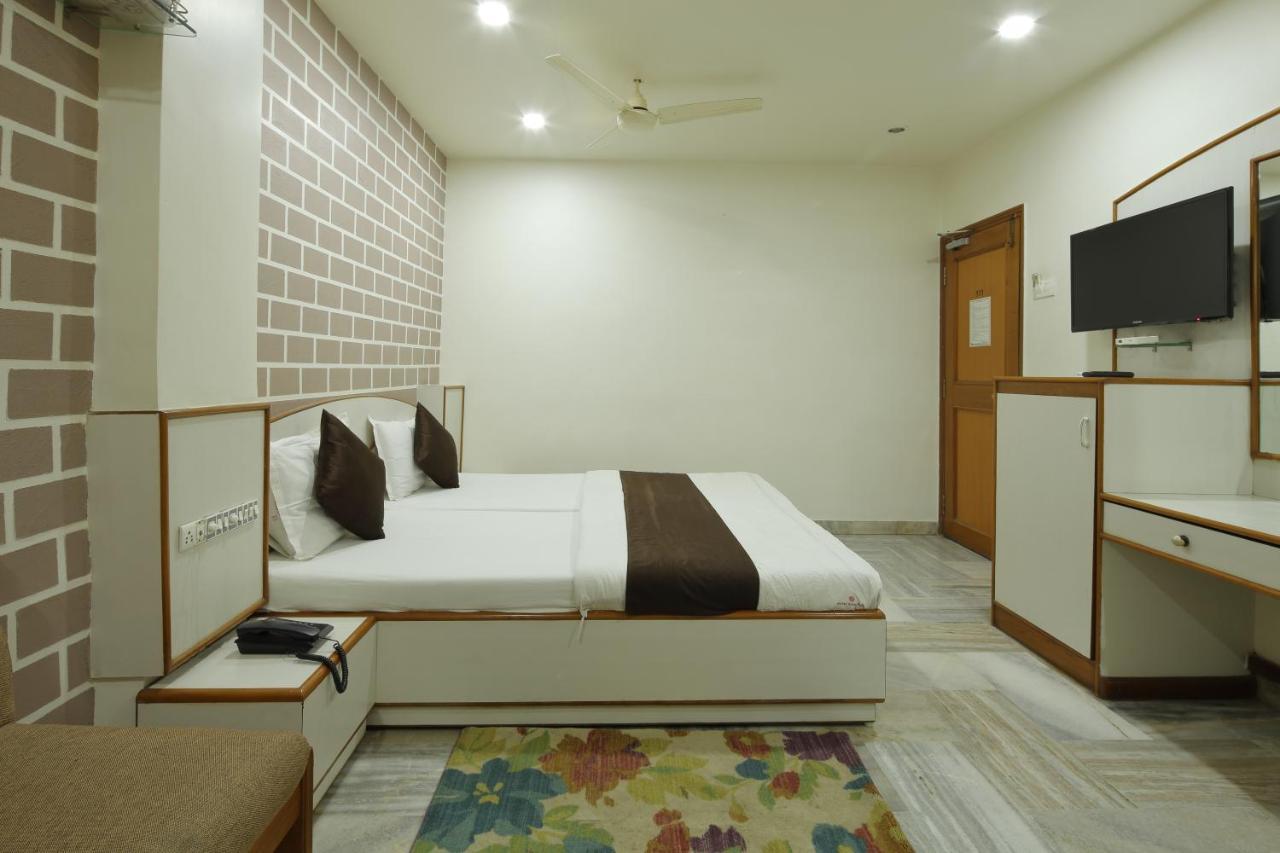 Hotel Good Night Αχμπανταμπάντ Εξωτερικό φωτογραφία