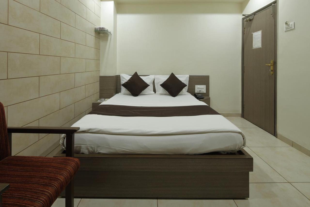 Hotel Good Night Αχμπανταμπάντ Εξωτερικό φωτογραφία