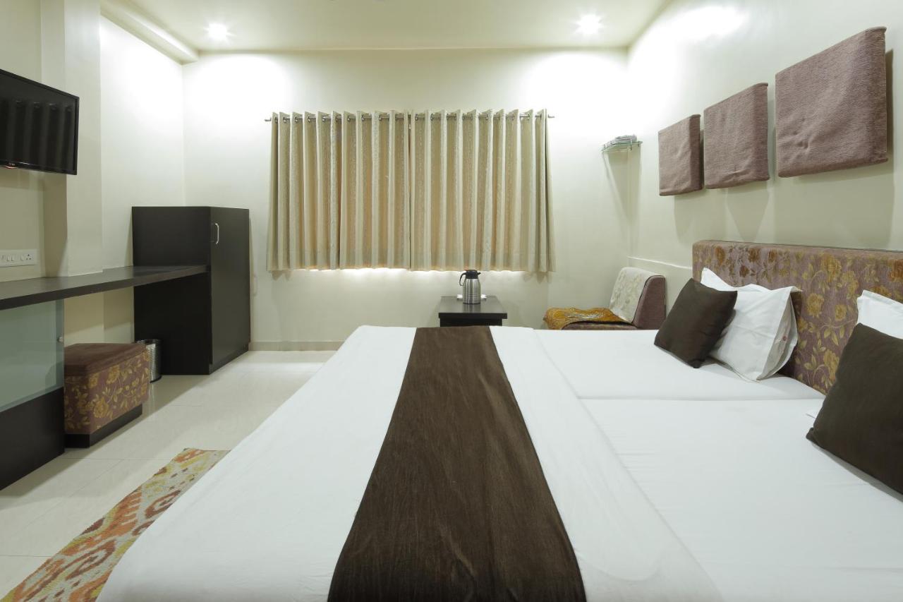 Hotel Good Night Αχμπανταμπάντ Εξωτερικό φωτογραφία