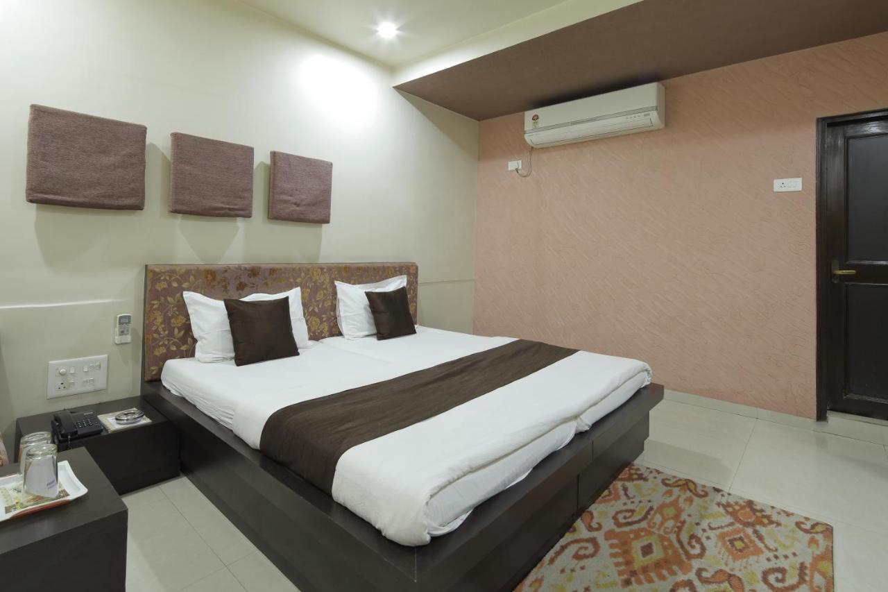 Hotel Good Night Αχμπανταμπάντ Εξωτερικό φωτογραφία