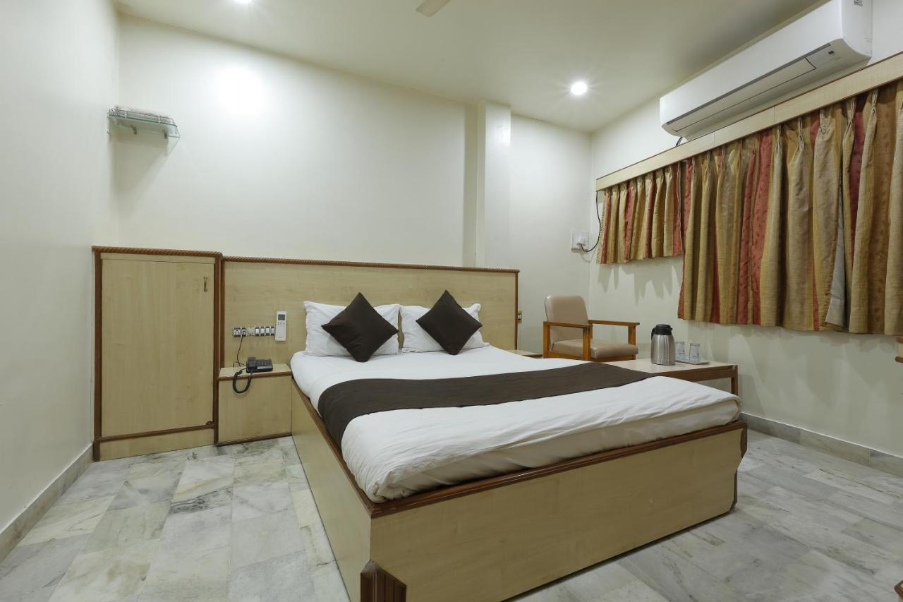 Hotel Good Night Αχμπανταμπάντ Εξωτερικό φωτογραφία