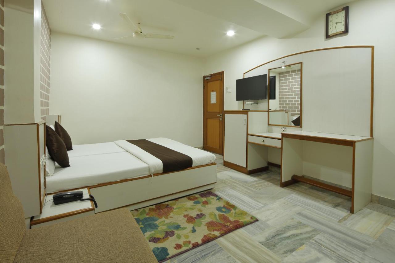Hotel Good Night Αχμπανταμπάντ Εξωτερικό φωτογραφία