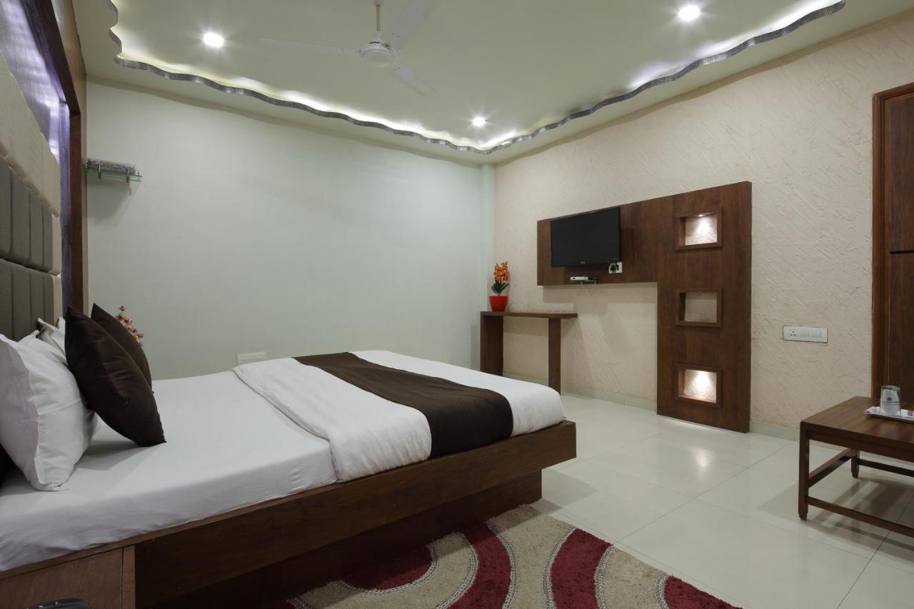Hotel Good Night Αχμπανταμπάντ Εξωτερικό φωτογραφία