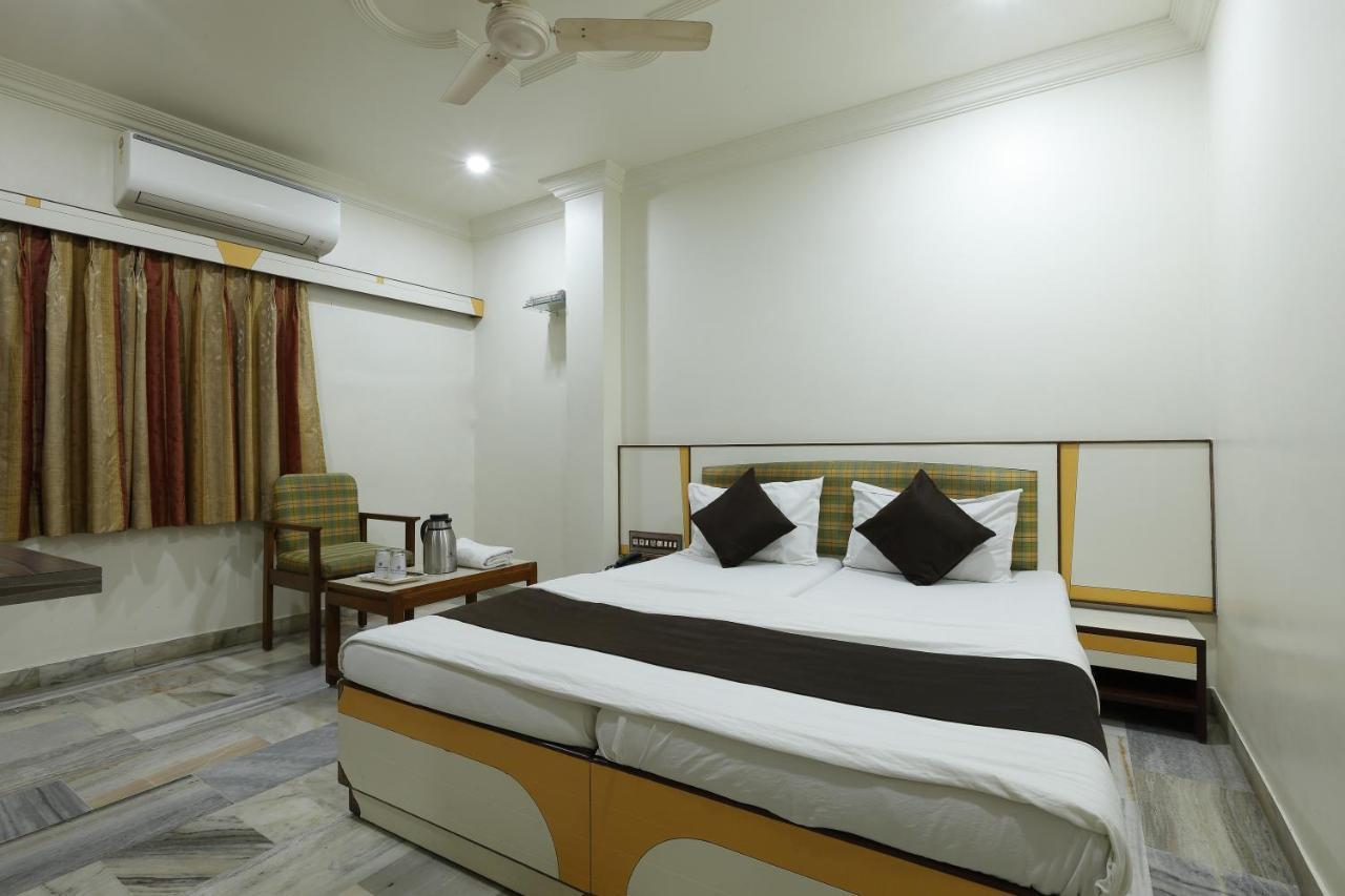 Hotel Good Night Αχμπανταμπάντ Εξωτερικό φωτογραφία
